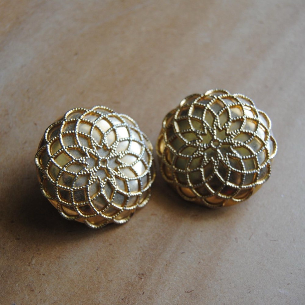 Elegant Gold Filigree Earrings
